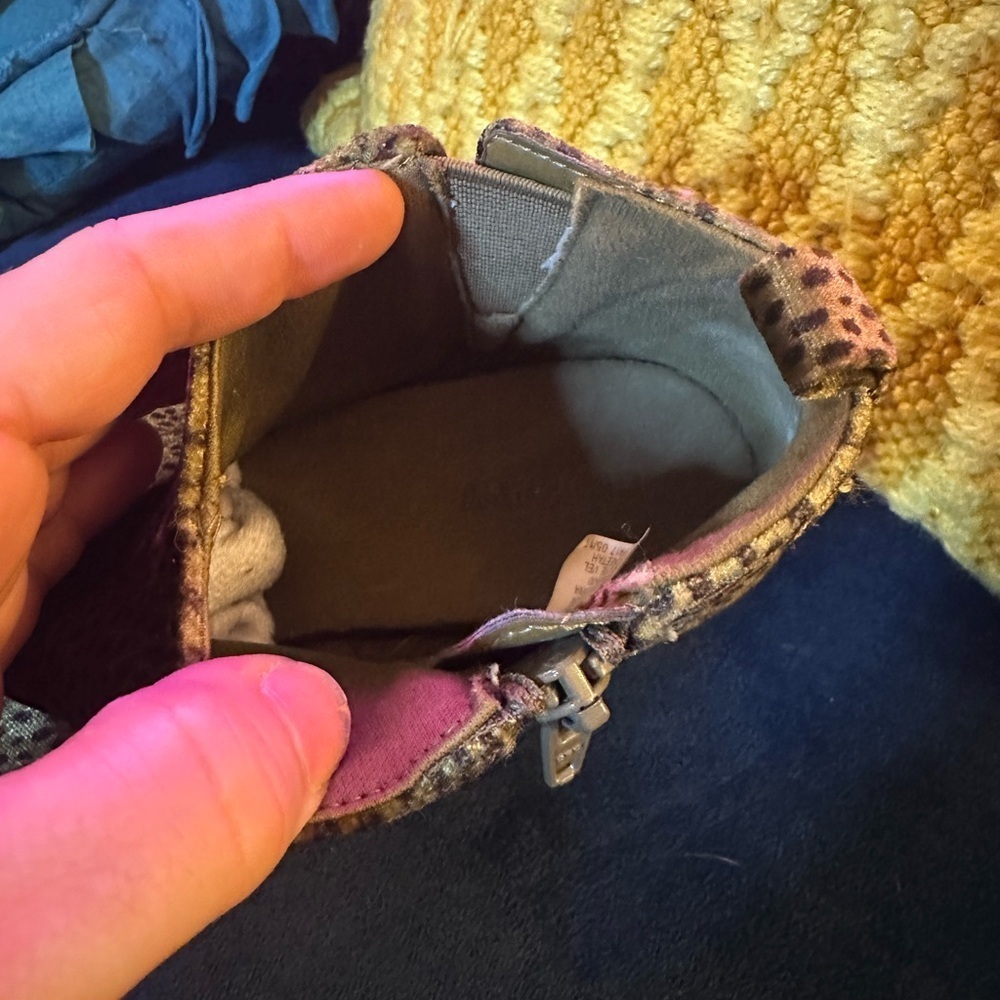 OLD NAVY Green leopard suede booties sz 8 - Picture 5 of 11